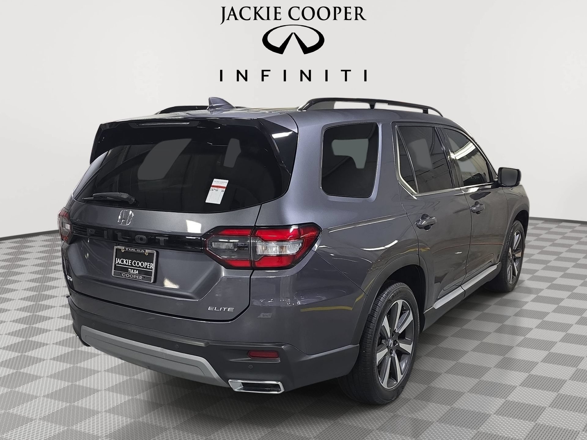 Used 2024 Honda Pilot Elite image 5