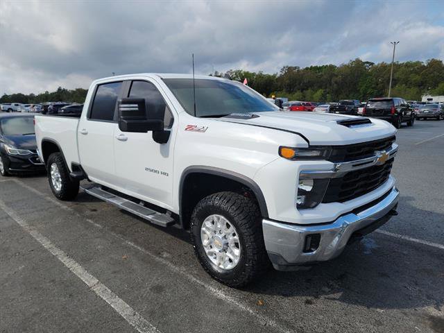 Used 2025 Chevrolet Silverado 2500 LT image 2