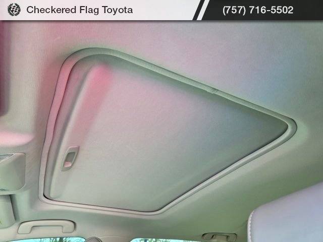 Used 2021 Toyota RAV4 XLE Premium image 9