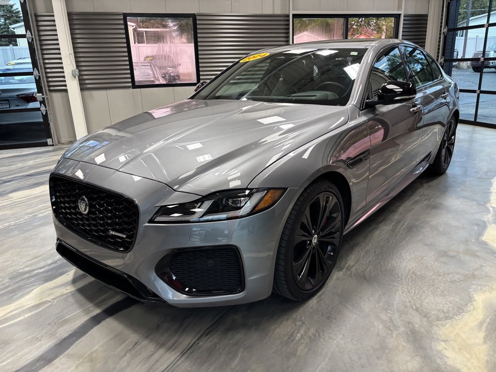 Used 2024 Jaguar XF R-Dynamic SE image 4