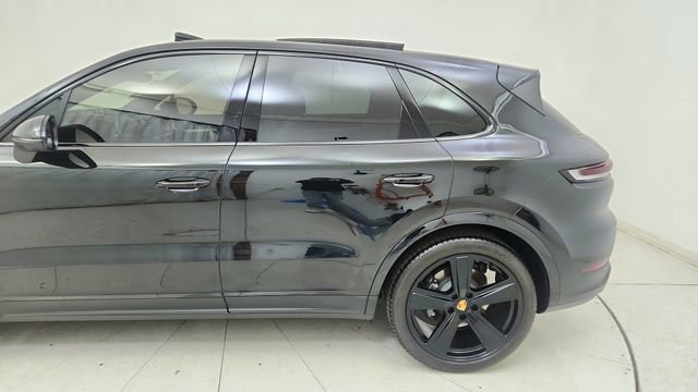 Used 2025 Porsche Cayenne w/ Premium Package image 11