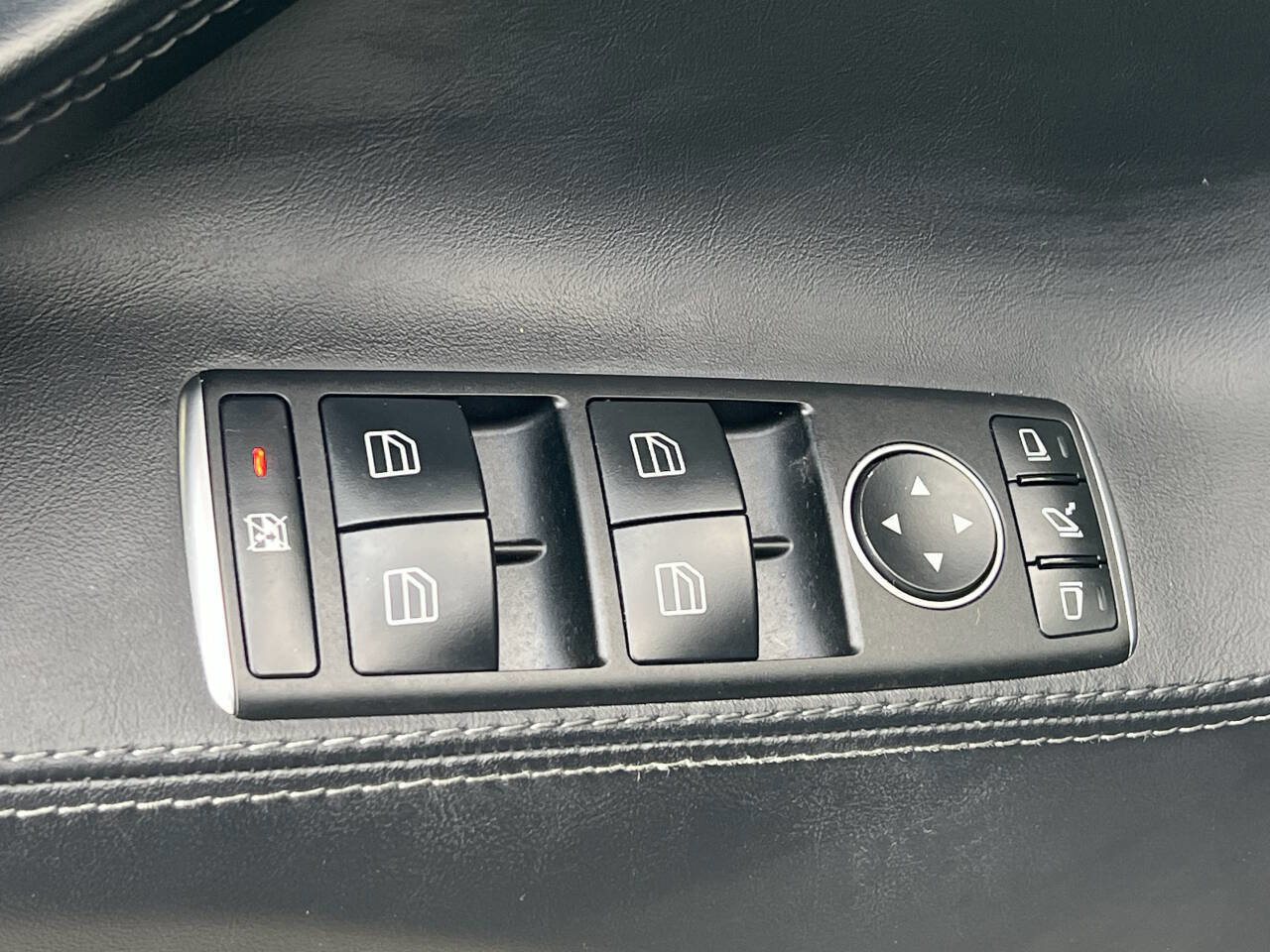 Used 2019 Tesla Model S Performance image 21