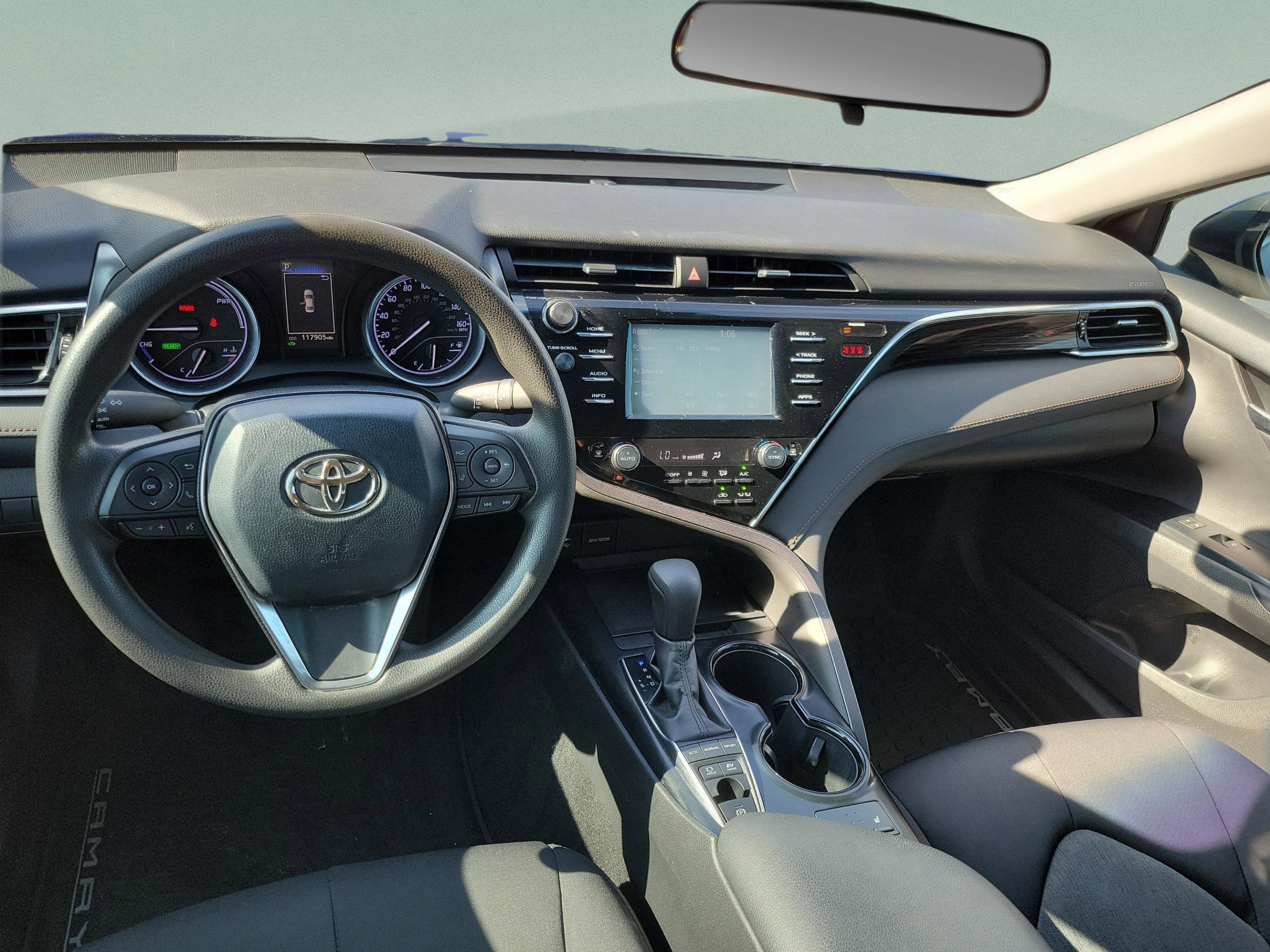 Used 2018 Toyota Camry LE image 18