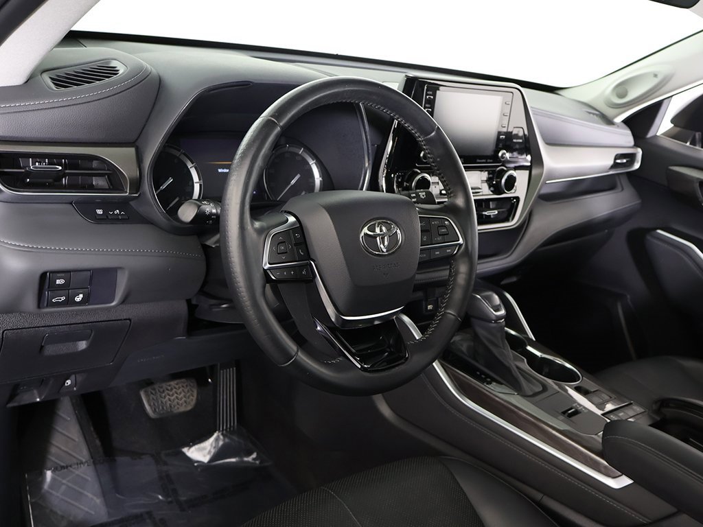 Used 2020 Toyota Highlander Limited image 30
