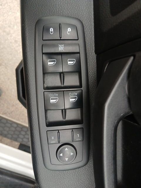 Used 2018 RAM 2500 Tradesman w/ Chrome Appearance Group image 40