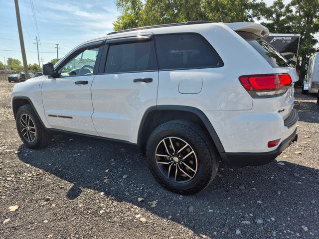 Used 2017 Jeep Grand Cherokee Trailhawk w/ Trailhawk Luxury Group AWD/4WD image 5