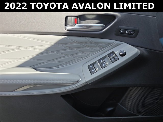 Used 2022 Toyota Avalon Limited image 24