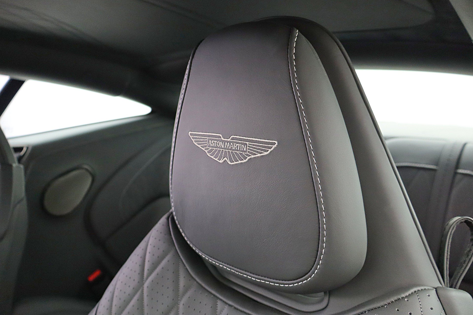 Used 2024 Aston Martin DB12 Coupe RWD image 26