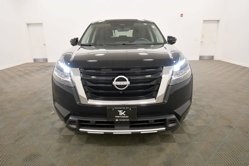 Used 2024 Nissan Pathfinder SL AWD/4WD image 11