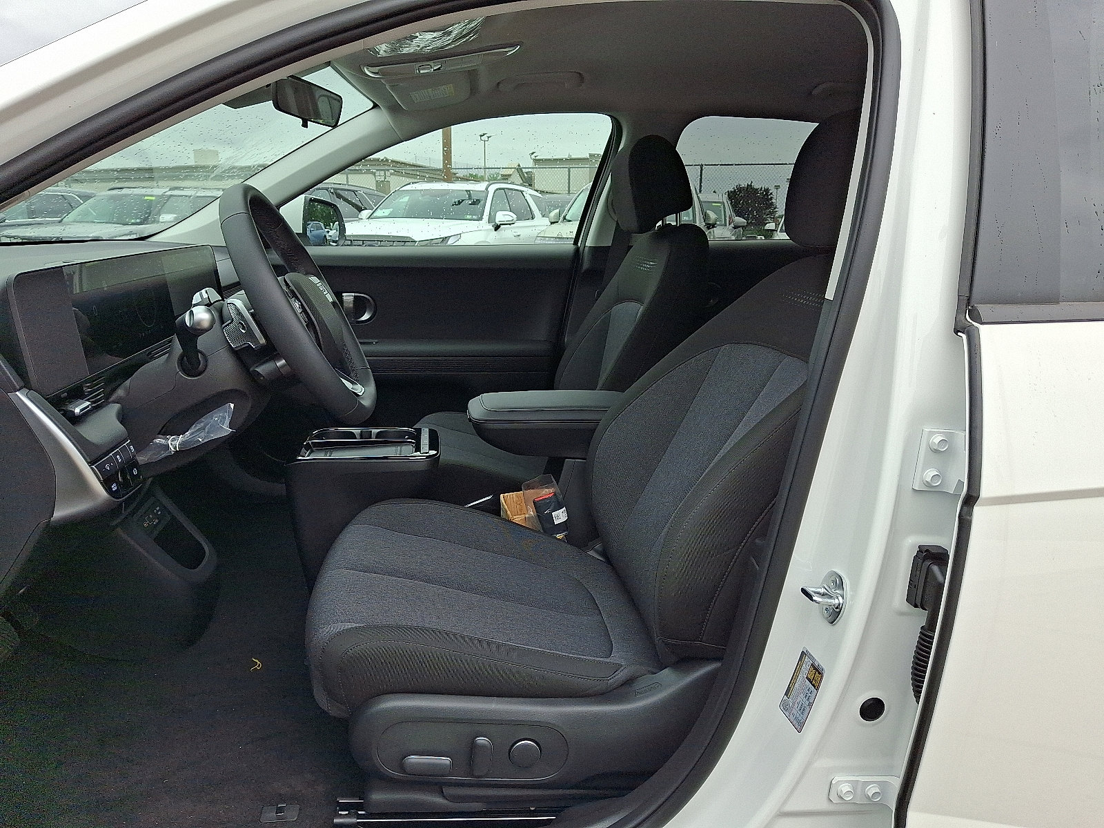 New 2025 Hyundai Ioniq 5 SE image 12