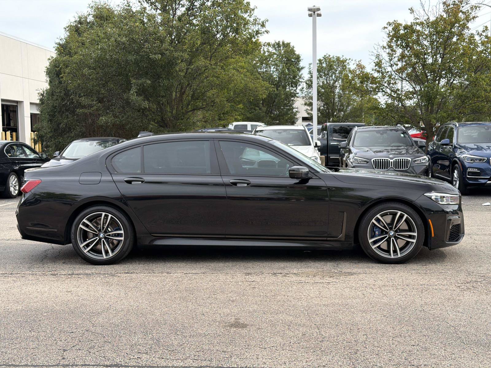 Used 2020 BMW 750i xDrive w/ Executive Package AWD/4WD image 4