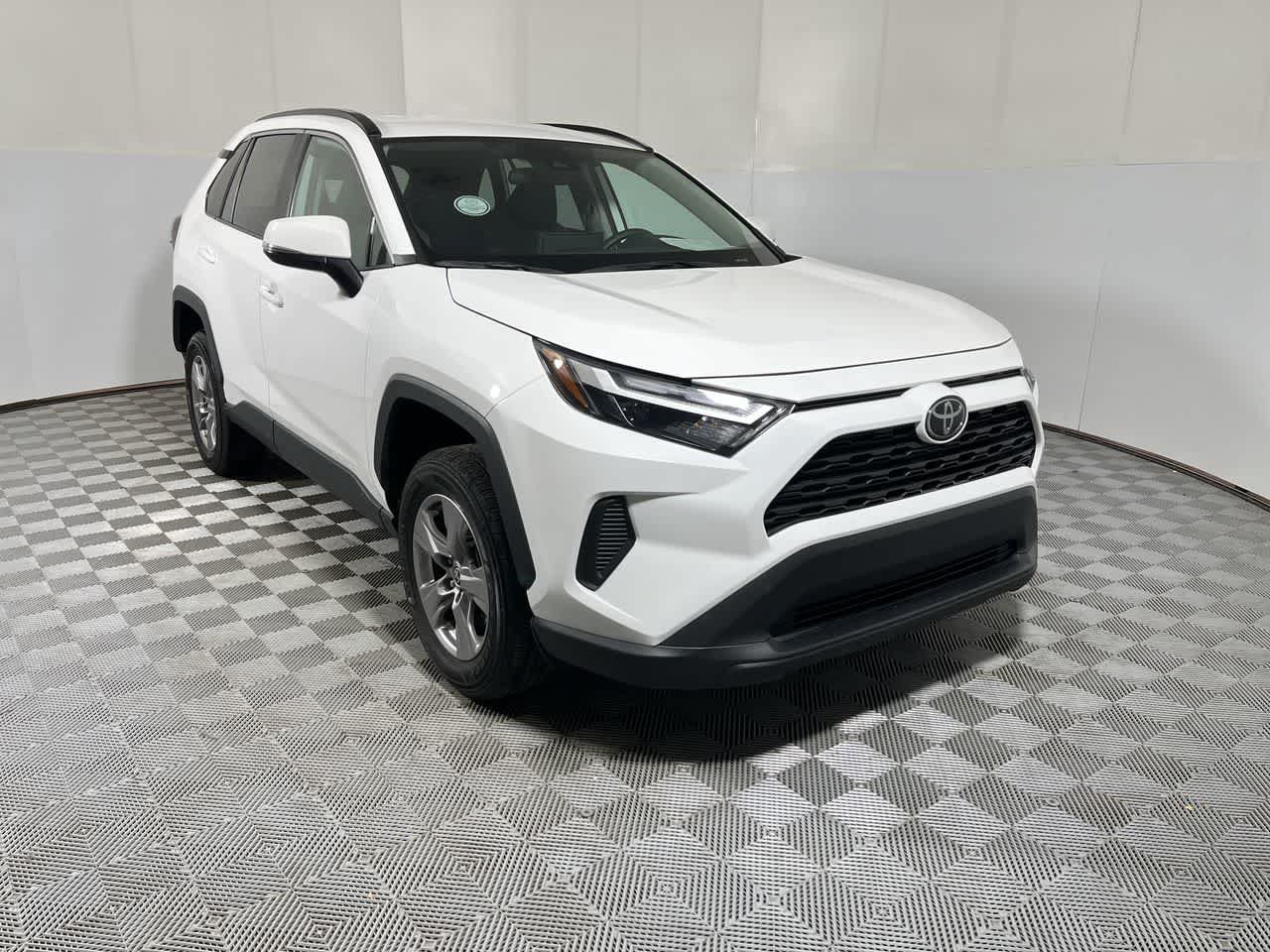 Used 2025 Toyota RAV4 XLE FWD image 2