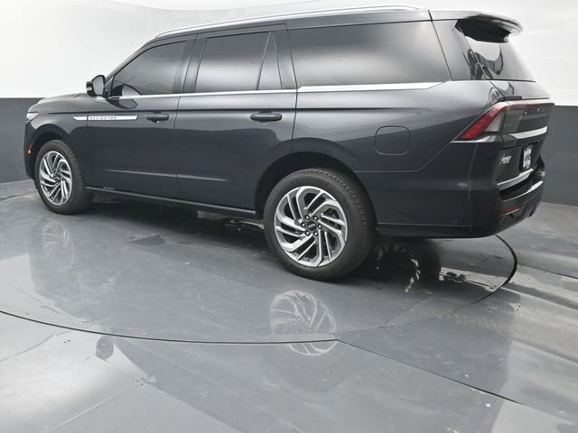 Used 2025 Lincoln Navigator Reserve AWD/4WD image 3