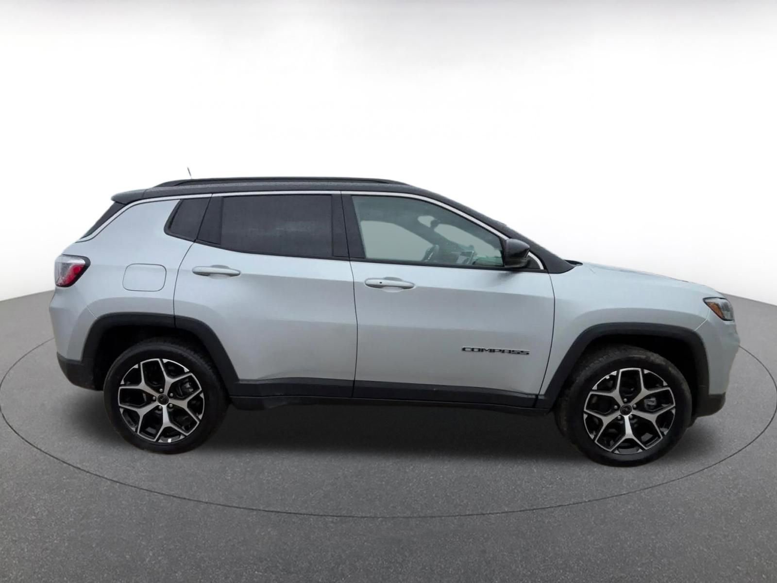 Used 2025 Jeep Compass Limited AWD/4WD image 16