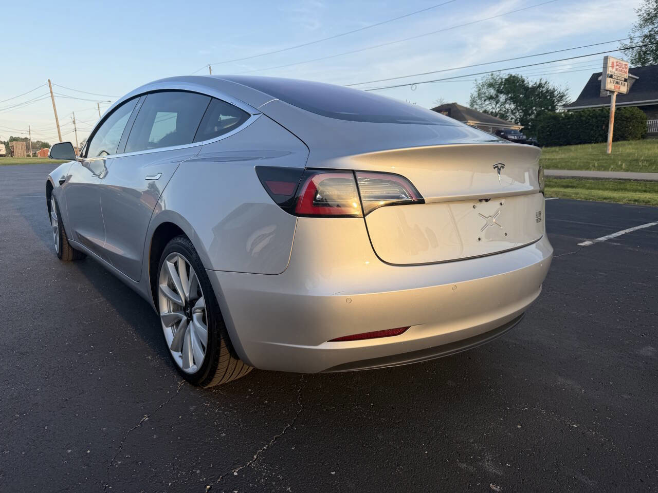 Used 2018 Tesla Model 3 Long Range RWD image 4