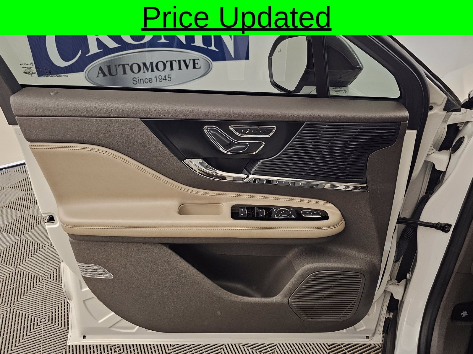 Used 2021 Lincoln Corsair FWD image 2