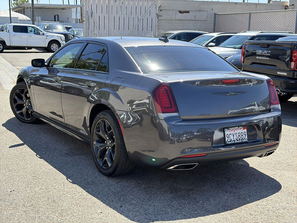 Used 2022 Chrysler 300 Touring L w/ Safetytec Plus Group RWD image 7
