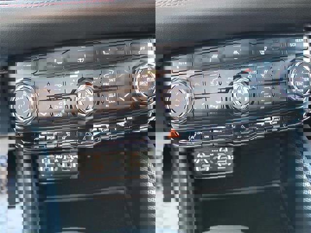 Used 2024 Dodge Durango GT image 16