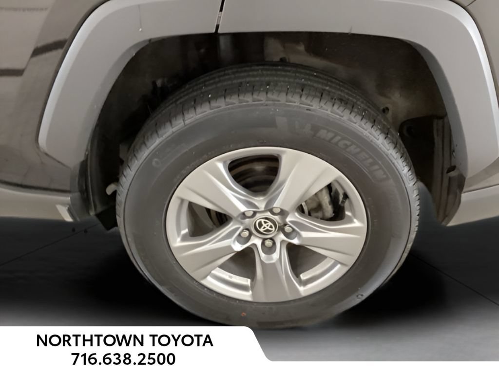 Used 2025 Toyota RAV4 XLE AWD/4WD image 13