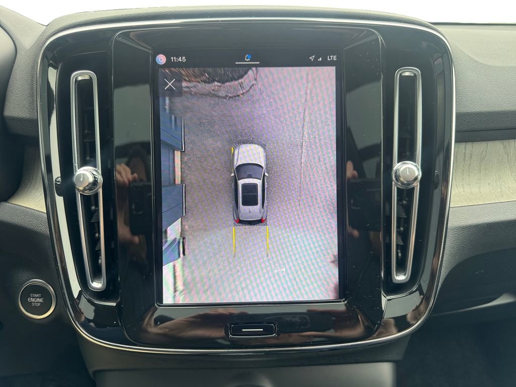 Used 2023 Volvo XC40 B5 Plus w/ Protection Package Premier image 19