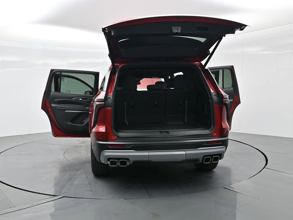 Used 2025 Chevrolet Traverse LT w/ Driver Confidence Package image 43