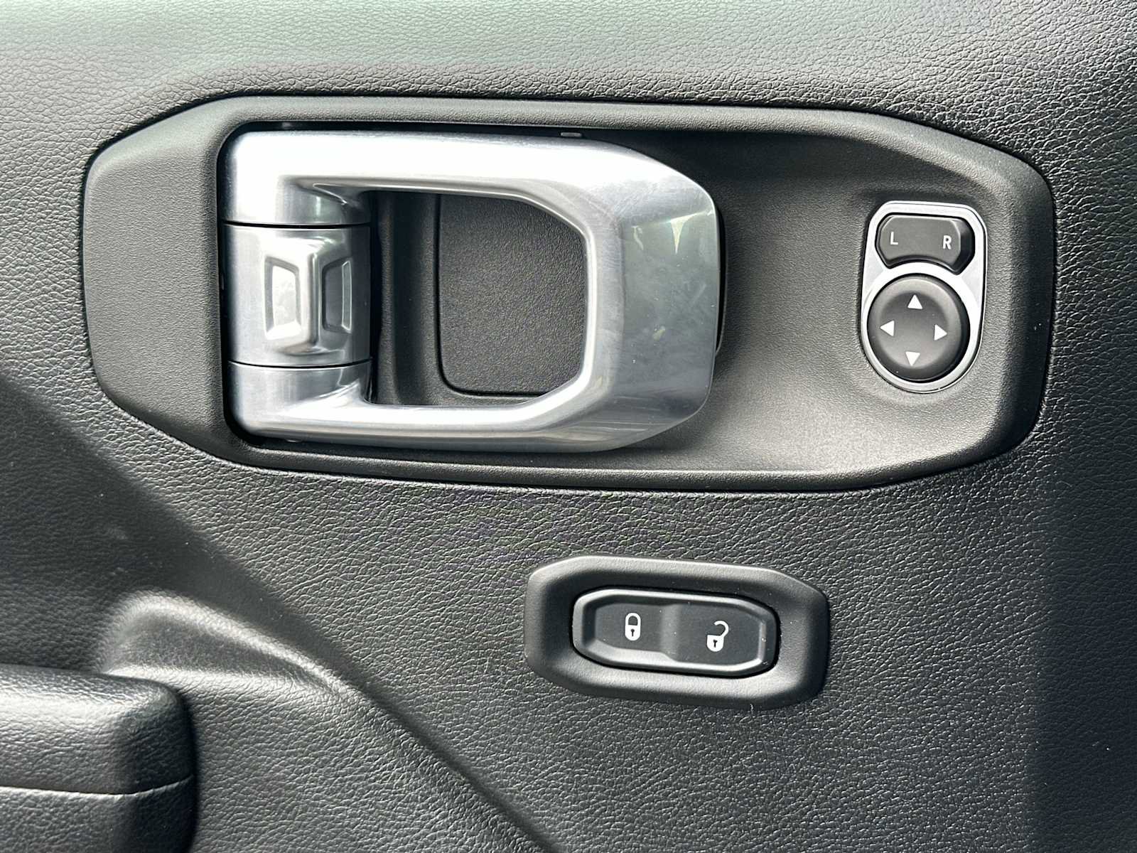 Used 2021 Jeep Gladiator Rubicon w/ Uconnect 4C Nav & Sound Group image 15