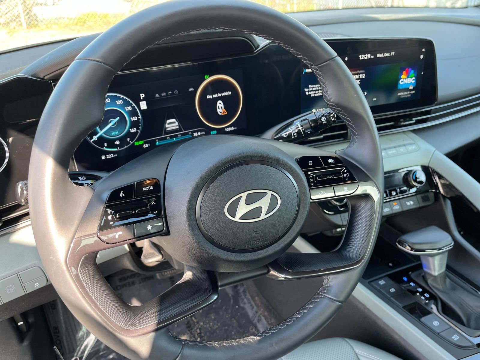 Used 2025 Hyundai Elantra Limited image 28