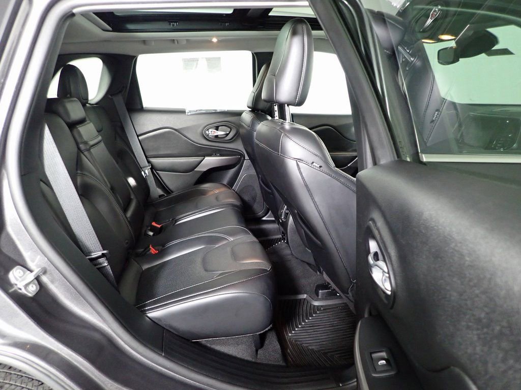 Used 2019 Jeep Cherokee Limited w/ Technology Group AWD/4WD image 37
