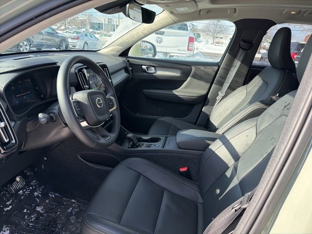 Used 2025 Volvo XC40 B5 Core w/ Protection Package Premier image 9