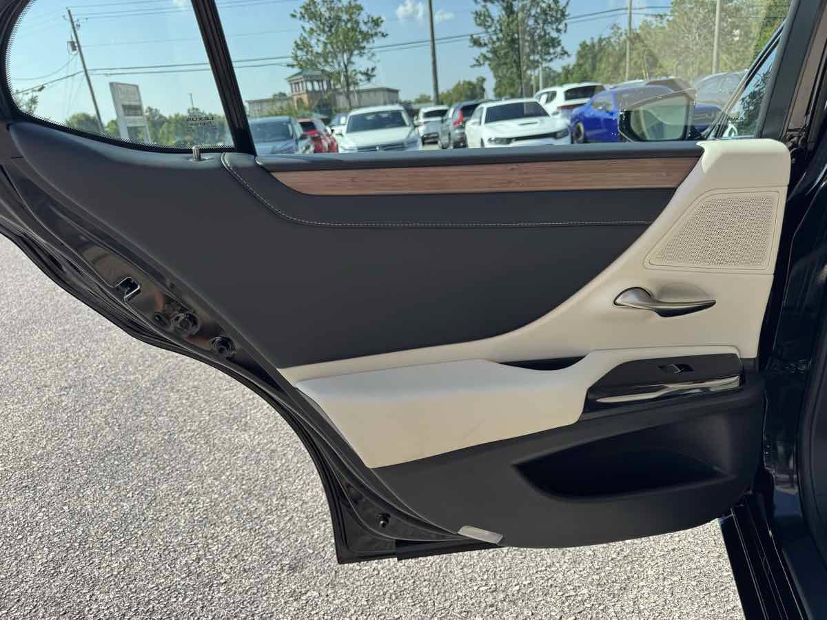 Used 2023 Lexus ES 350 w/ Premium Package FWD image 29