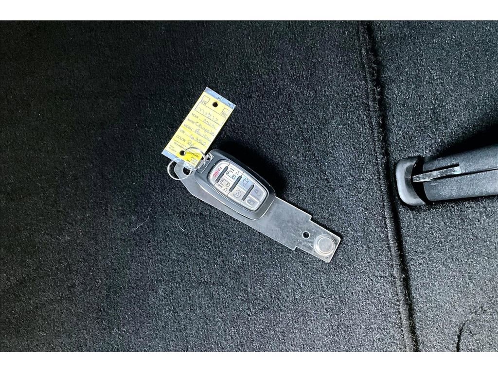 Used 2025 Chrysler Pacifica Select image 12