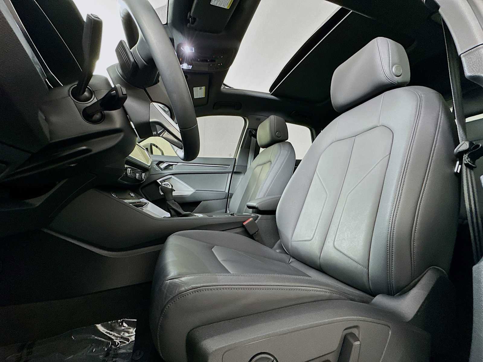 Certified 2024 Audi Q3 2.0T Premium w/ Convenience Package image 18