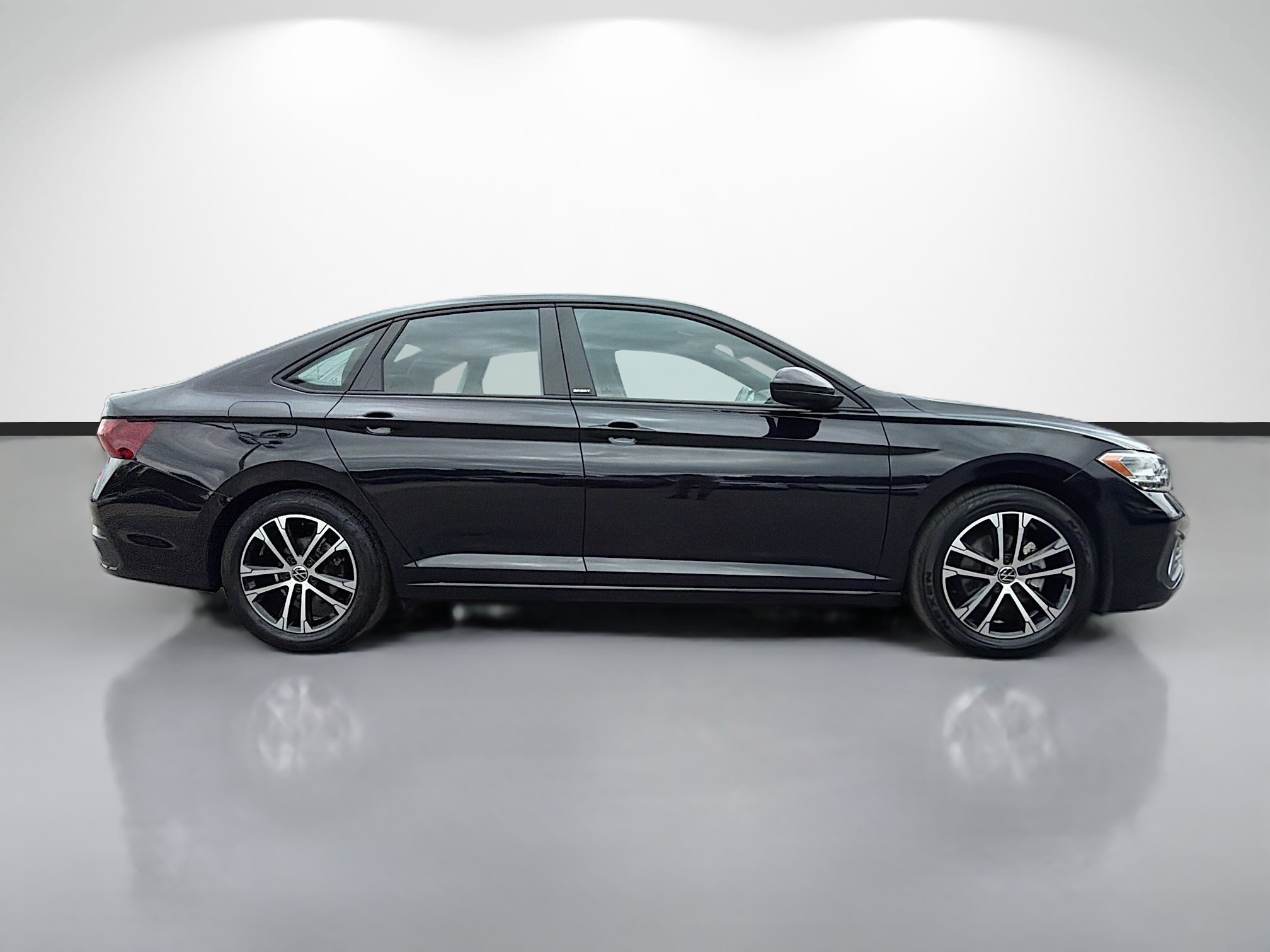 Used 2024 Volkswagen Jetta Sport FWD image 2