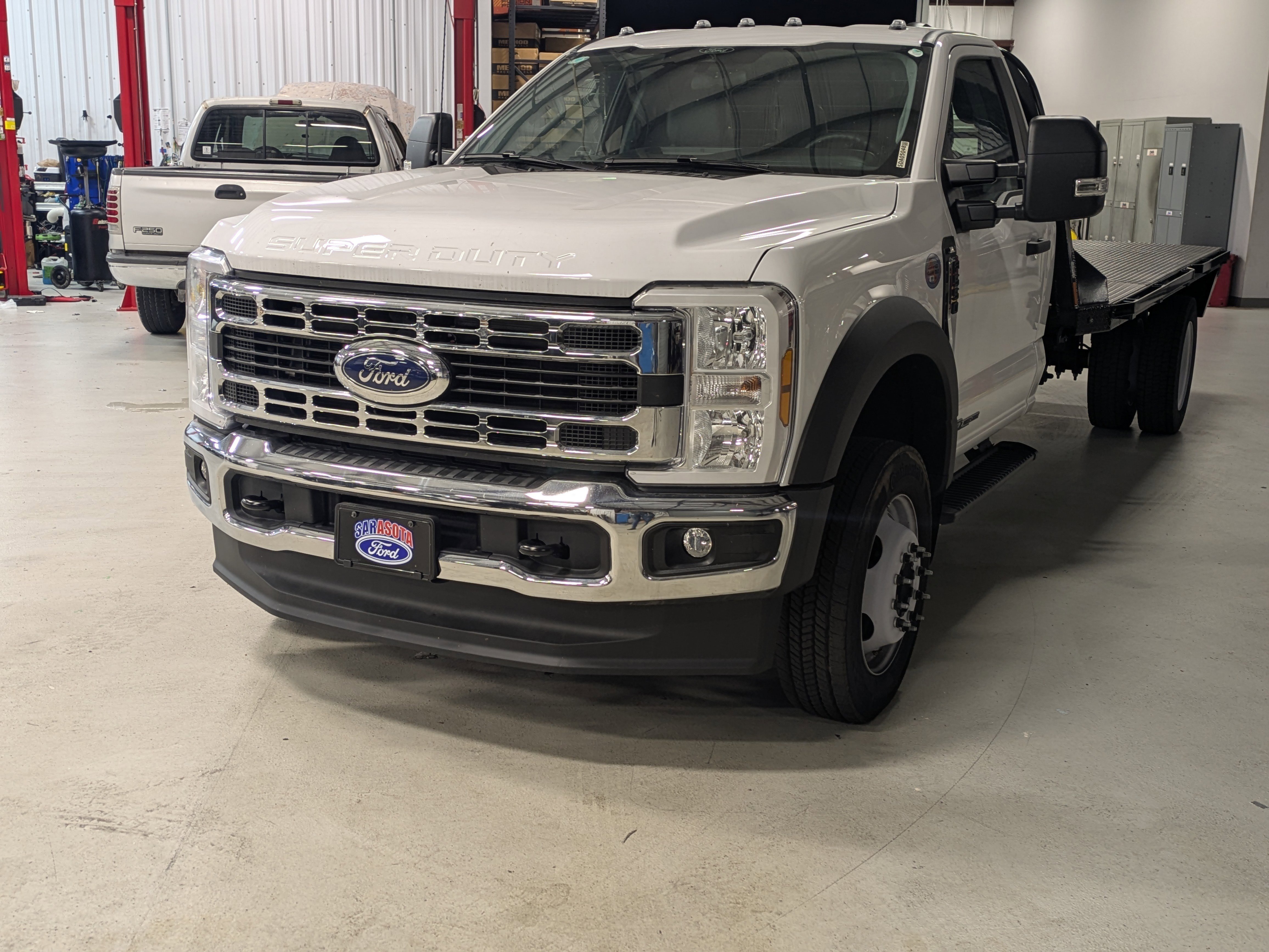 New 2025 Ford F550 4x4 Regular Cab Super Duty image 9