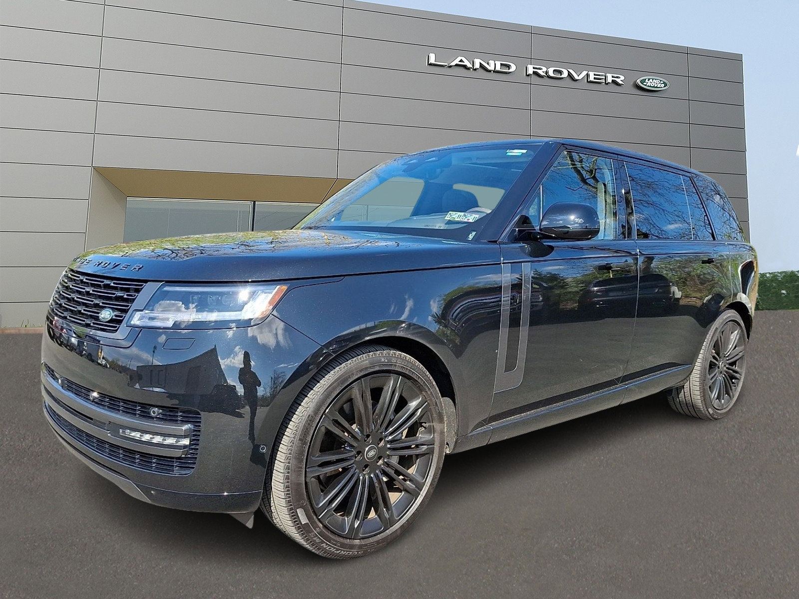 Used 2025 Land Rover Range Rover Long Wheelbase SE image 1