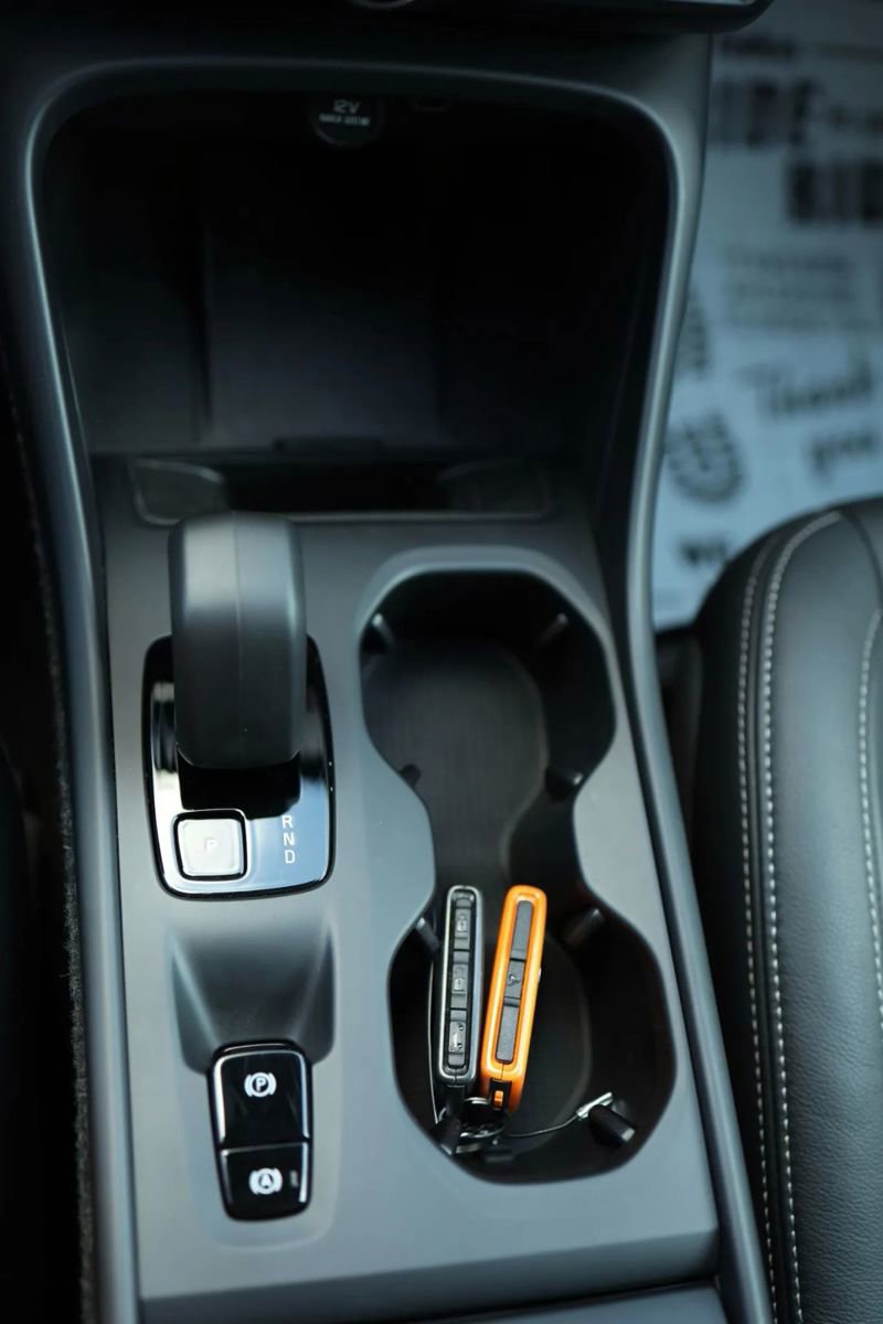 Used 2025 Volvo XC40 B5 Core image 25