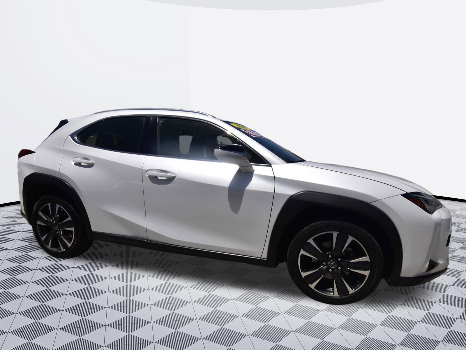 Used 2019 Lexus UX 200 w/ Accessory Package FWD image 3