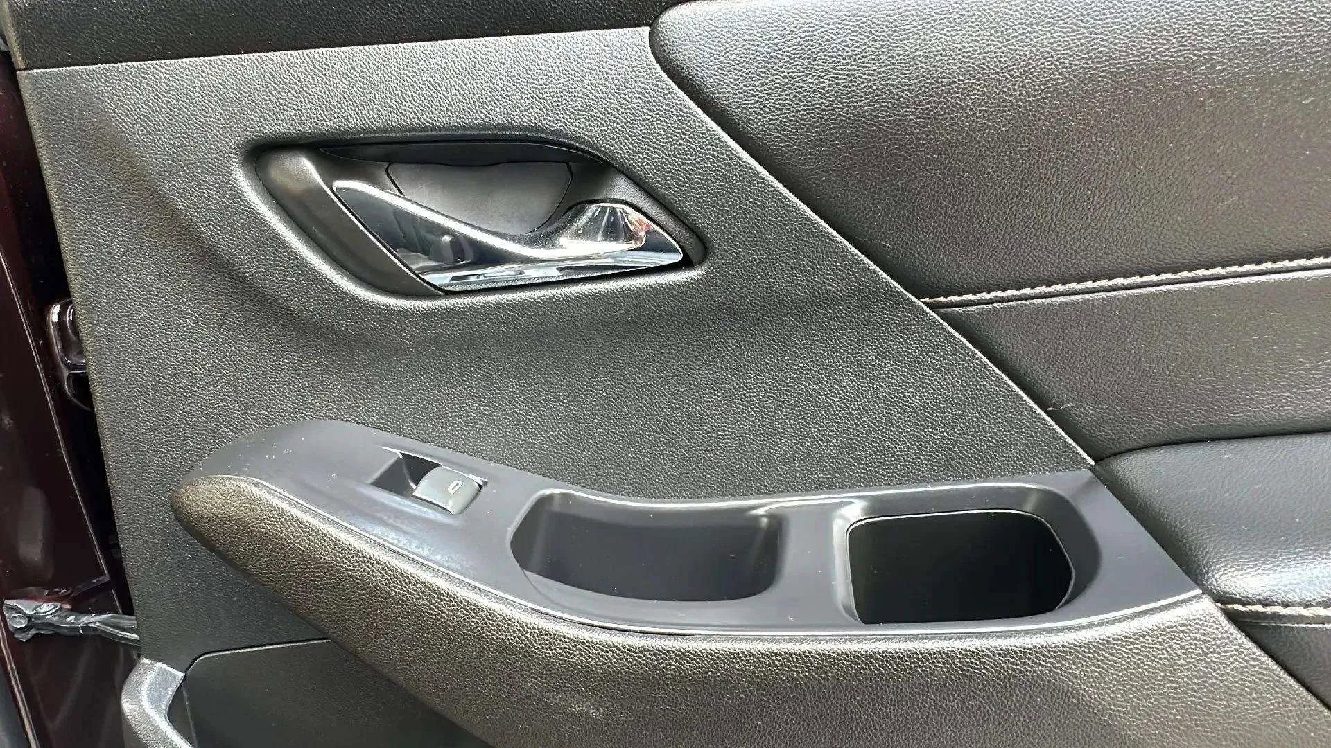 Used 2021 Chevrolet Traverse LT w/ LT Premium Package image 27