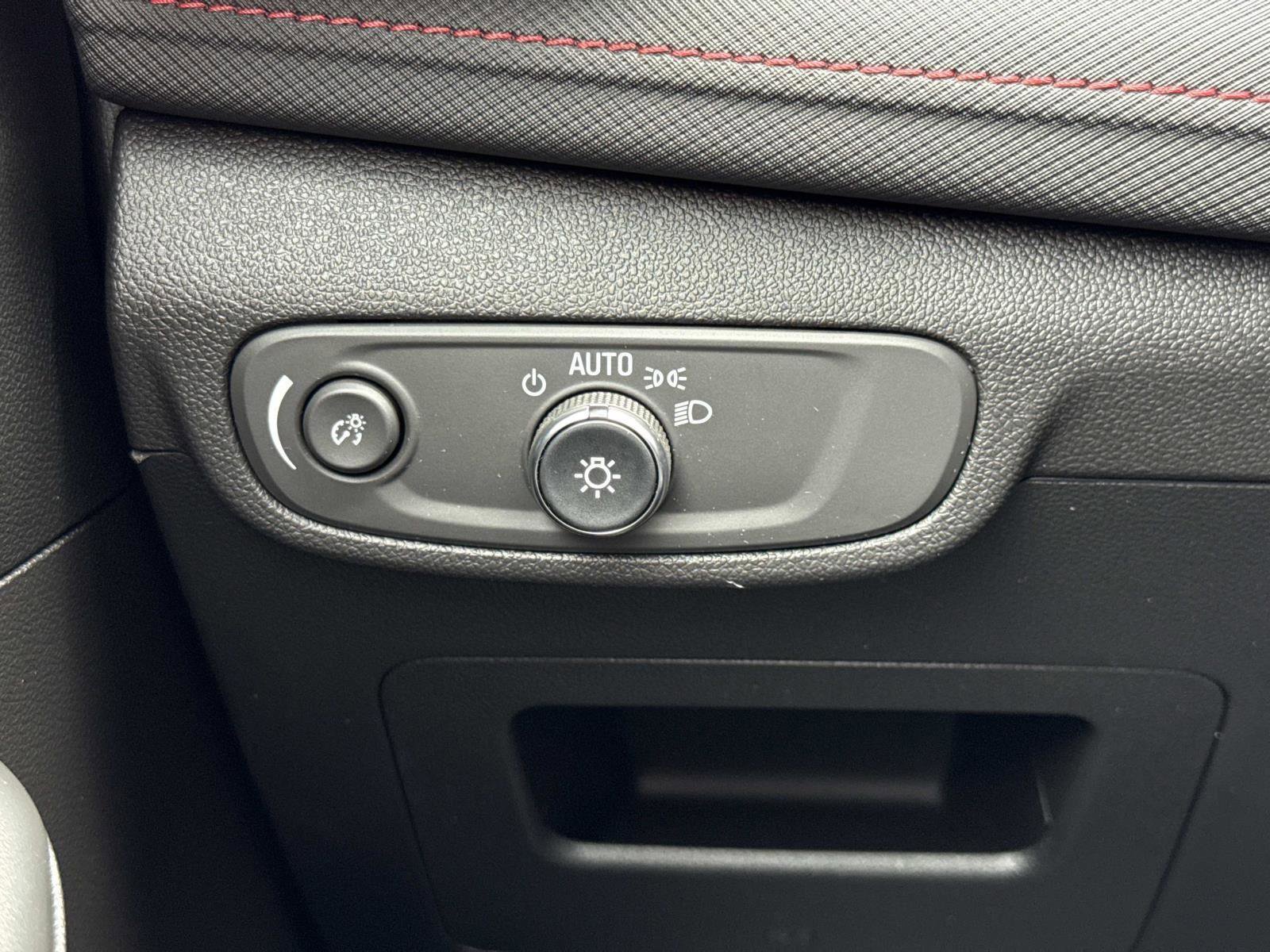 Used 2025 Chevrolet TrailBlazer RS w/ Driver Confidence Package image 13