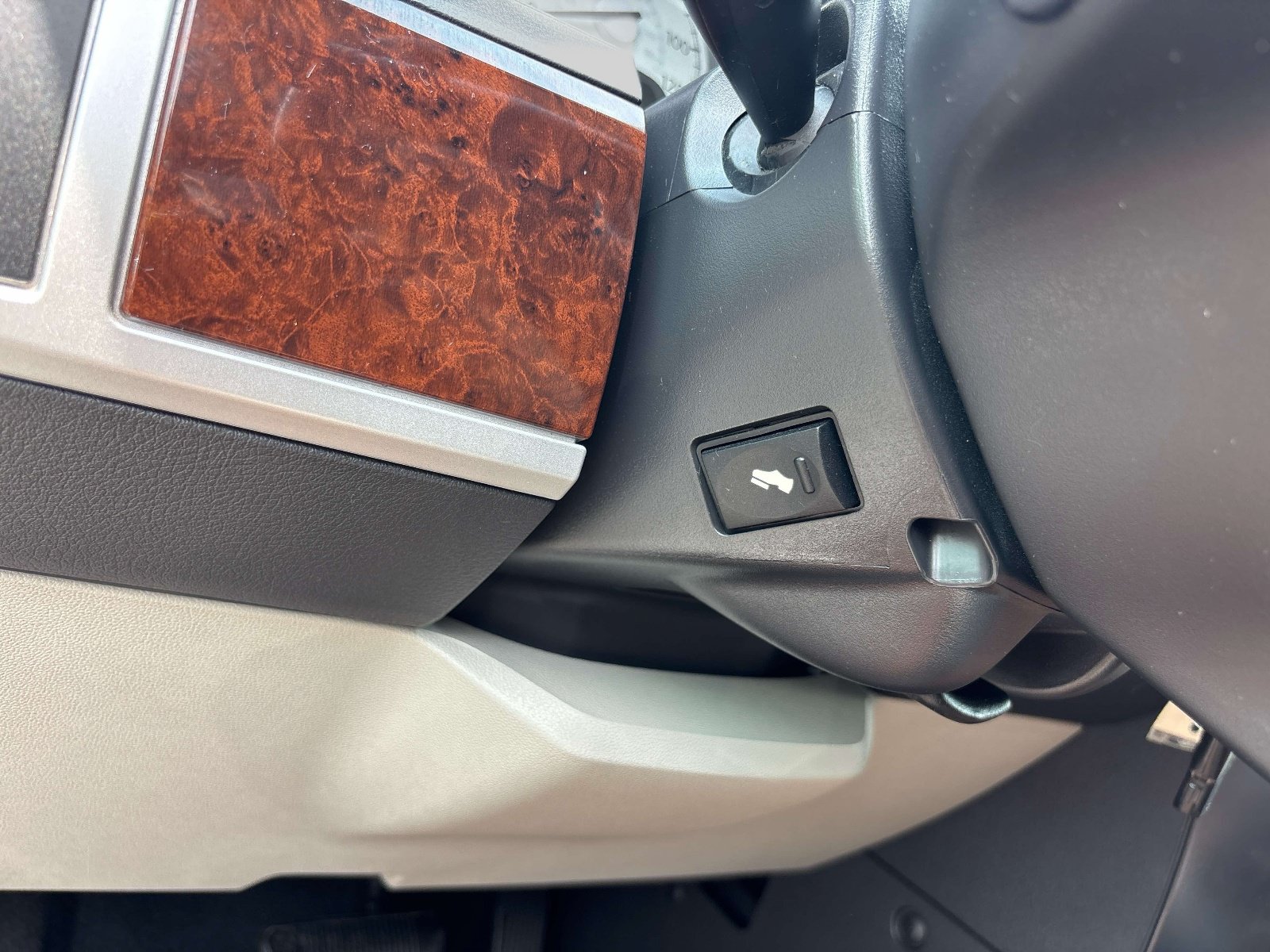 Used 2010 Chrysler Town & Country Touring Plus FWD image 23