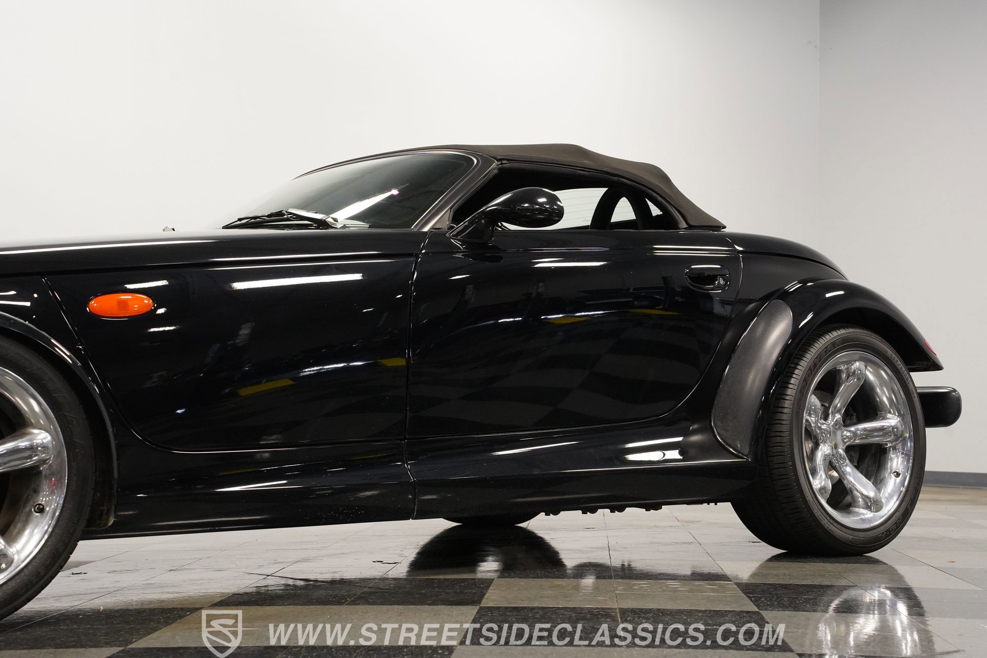 Used 2000 Plymouth Prowler image 22