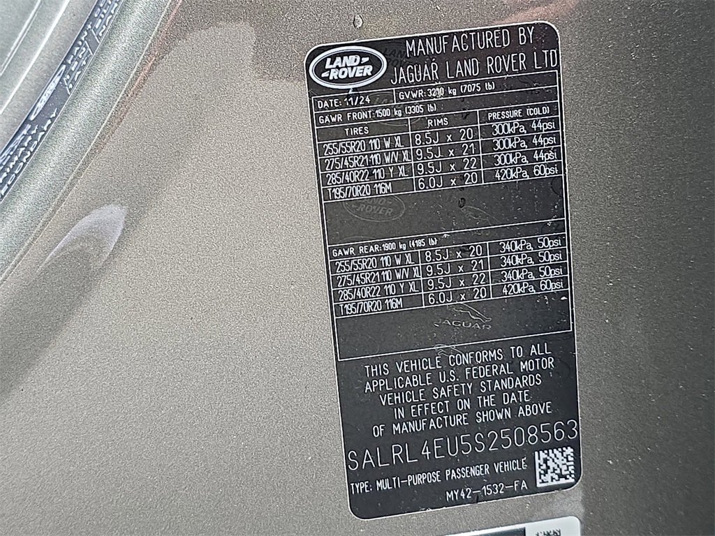 New 2025 Land Rover Discovery Dynamic SE image 39