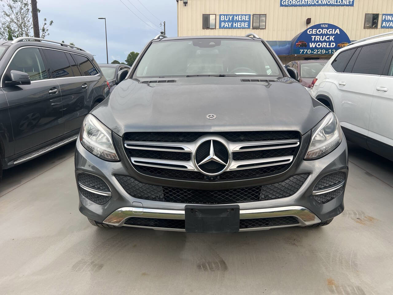 Used 2019 Mercedes-Benz GLE 400 4MATIC image 2