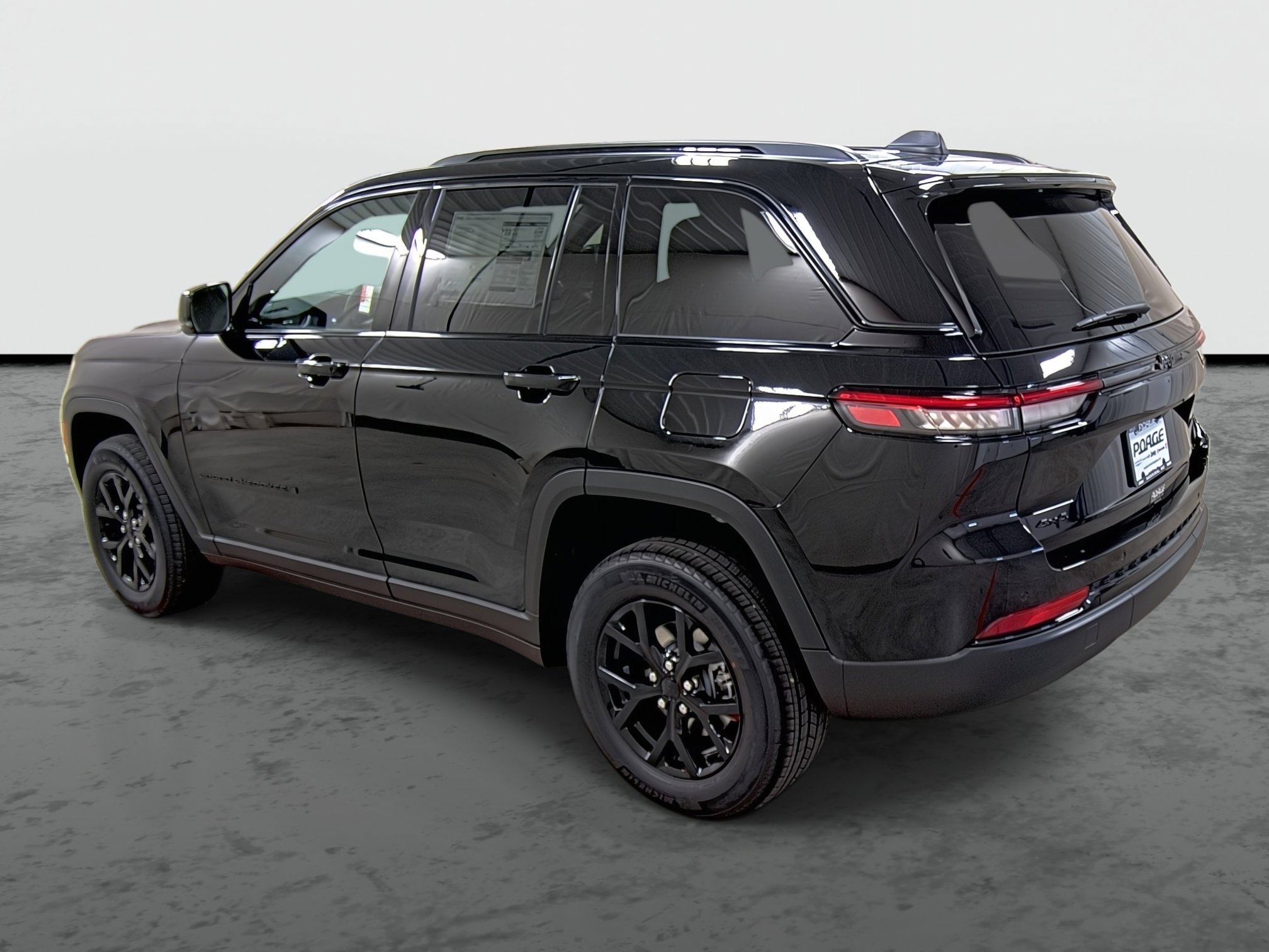 New 2025 Jeep Grand Cherokee Altitude image 2