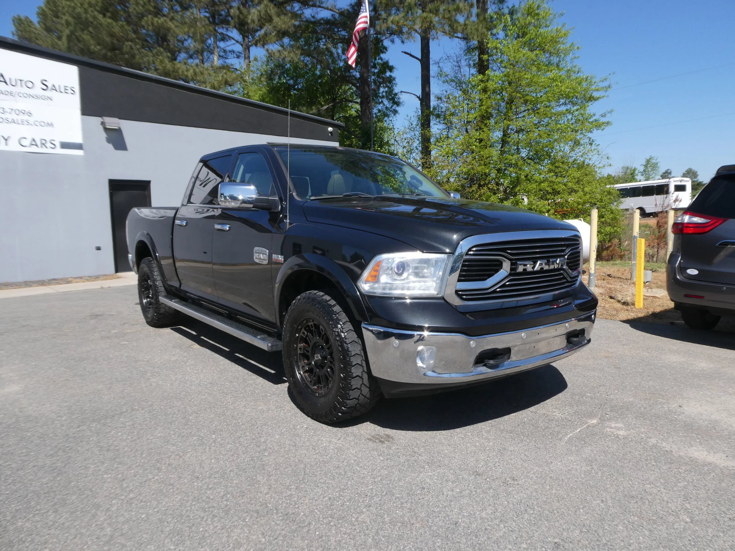 Used 2018 RAM 1500 Laramie Longhorn w/ Longhorn Southfork Package AWD/4WD image 3