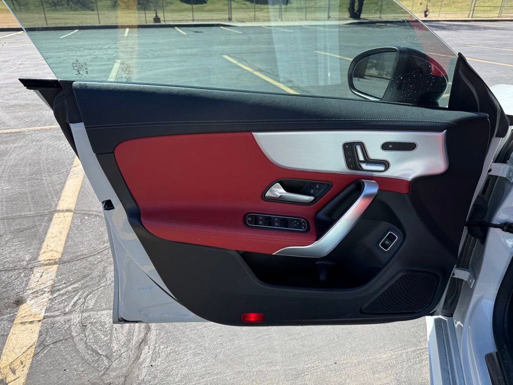 Used 2023 Mercedes-Benz CLA 250 4MATIC image 9