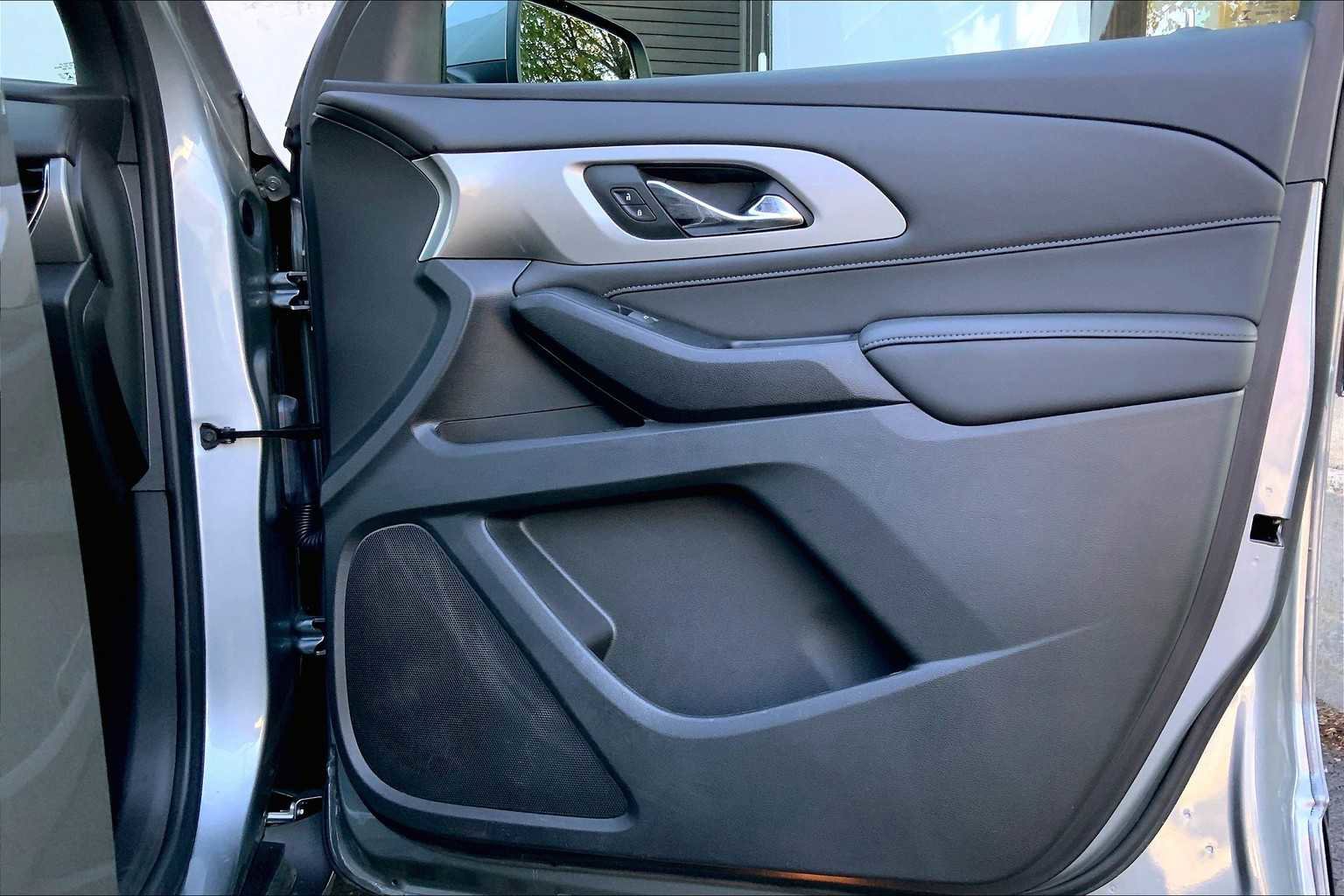 Used 2023 Chevrolet Traverse LT image 22