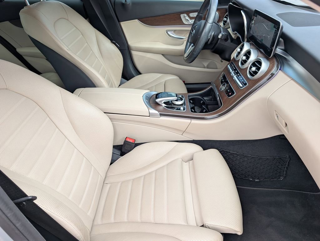 Certified 2021 Mercedes-Benz C 300 4MATIC Sedan image 11