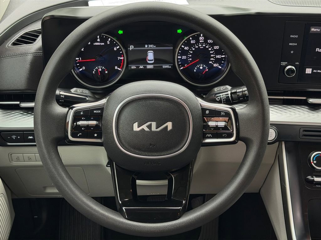 Used 2023 Kia Carnival LX FWD image 22