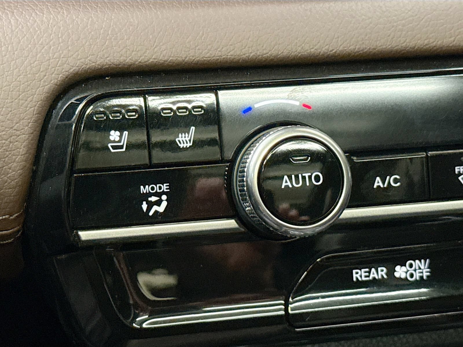 Used 2023 Honda Pilot Elite image 22
